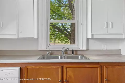 Kitchen - 8843 Bunkerhill Rd, Jackson, MI 49201 photo 2 of 2