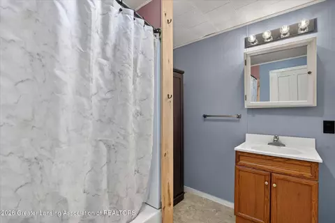 Bath - 8843 Bunkerhill Rd, Jackson, MI 49201 photo 1 of 1