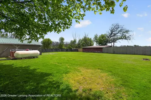 Exterior - 8843 Bunkerhill Rd, Jackson, MI 49201 photo 5 of 8