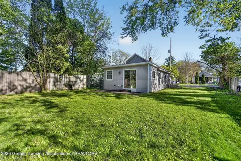 Exterior - 320 E Hodge Ave, Lansing, MI 48910 photo 2 of 3