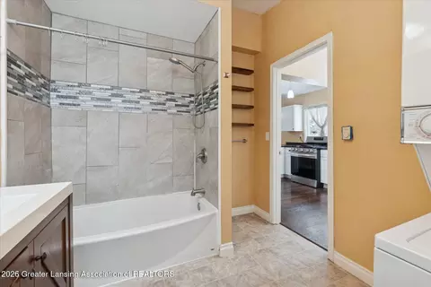 Bath - 320 E Hodge Ave, Lansing, MI 48910 photo 2 of 2