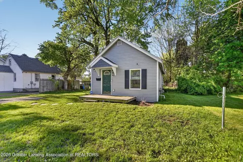 320 E Hodge Ave, Lansing, MI 48910