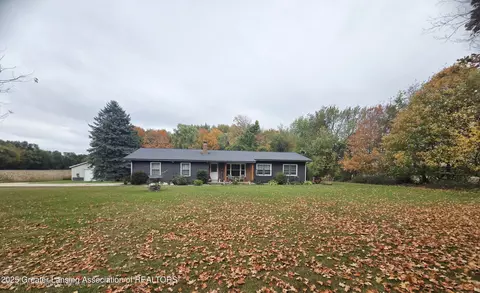 7694 N Meridian Rd, Elsie, MI 48831
