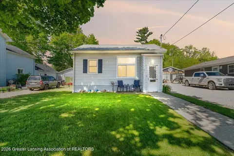 231 N Sheldon St, Charlotte, MI 48813