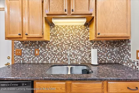 Kitchen - 611 Dartmouth Dr, Dewitt, MI 48820 photo 3 of 3