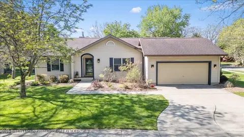 Exterior - 611 Dartmouth Dr, Dewitt, MI 48820 photo 2 of 6