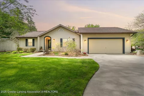 611 Dartmouth Dr, Dewitt, MI 48820