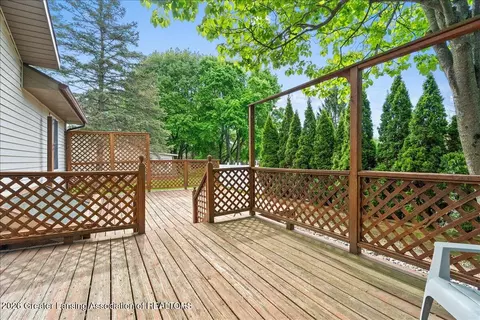 Exterior - 611 Dartmouth Dr, Dewitt, MI 48820 photo 5 of 6