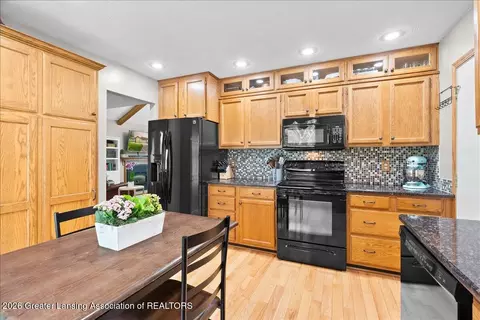 Kitchen - 611 Dartmouth Dr, Dewitt, MI 48820 photo 1 of 3