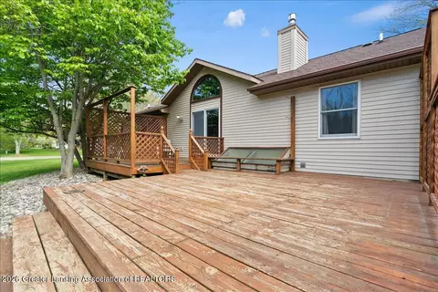 Exterior - 611 Dartmouth Dr, Dewitt, MI 48820 photo 4 of 6