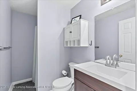 Bath - 611 Dartmouth Dr, Dewitt, MI 48820 photo 3 of 3