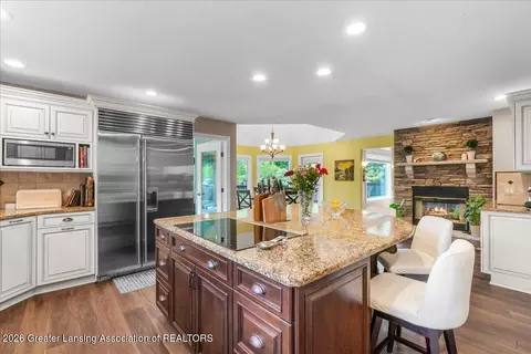 Kitchen - 410 W Spring Meadows Ln, Dewitt, MI 48820 photo 5 of 6