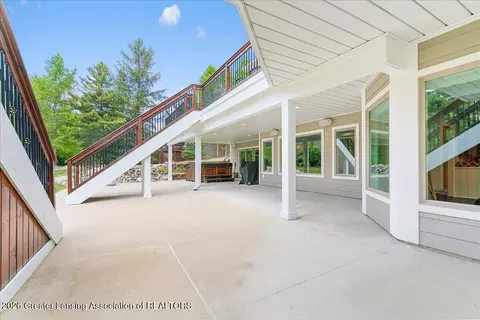 Exterior - 410 W Spring Meadows Ln, Dewitt, MI 48820 photo 10 of 17