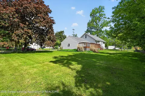 Exterior - 702 E Cavanaugh Rd, Lansing, MI 48910 photo 7 of 9