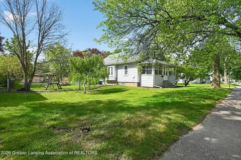 Exterior - 702 E Cavanaugh Rd, Lansing, MI 48910 photo 1 of 9