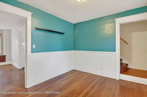 Entry Way - 702 E Cavanaugh Rd, Lansing, MI 48910 photo 5 of 7