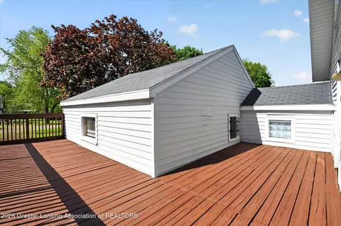 Exterior - 702 E Cavanaugh Rd, Lansing, MI 48910 photo 5 of 9
