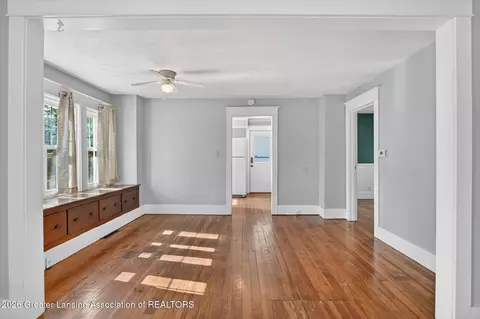 Living - 702 E Cavanaugh Rd, Lansing, MI 48910 photo 3 of 4