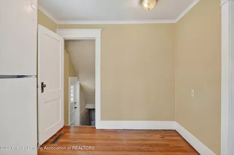 Entry Way - 702 E Cavanaugh Rd, Lansing, MI 48910 photo 4 of 7