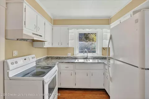 Kitchen - 702 E Cavanaugh Rd, Lansing, MI 48910 photo 1 of 3