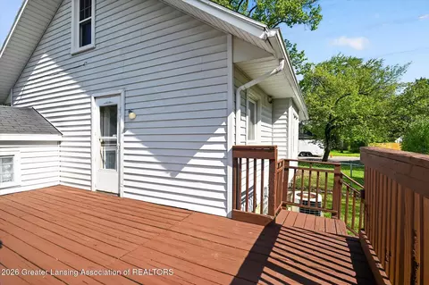 Exterior - 702 E Cavanaugh Rd, Lansing, MI 48910 photo 6 of 9