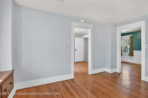 Entry Way - 702 E Cavanaugh Rd, Lansing, MI 48910 photo 2 of 7