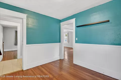 Entry Way - 702 E Cavanaugh Rd, Lansing, MI 48910 photo 6 of 7