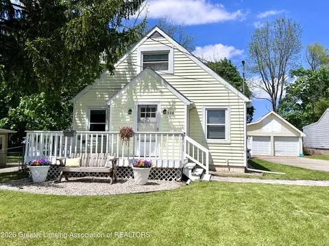 306 W Madison St, Dewitt, MI 48820
