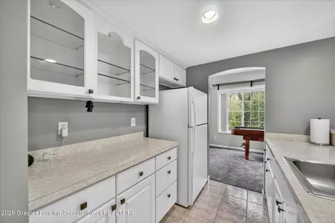Kitchen - 5553 Wild Iris, Haslett, MI 48840 photo 5 of 5