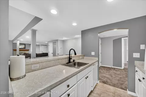 Entry Way - 5553 Wild Iris, Haslett, MI 48840 photo 5 of 5