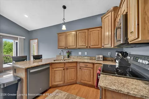 Kitchen - 5553 Wild Iris, Haslett, MI 48840 photo 3 of 5