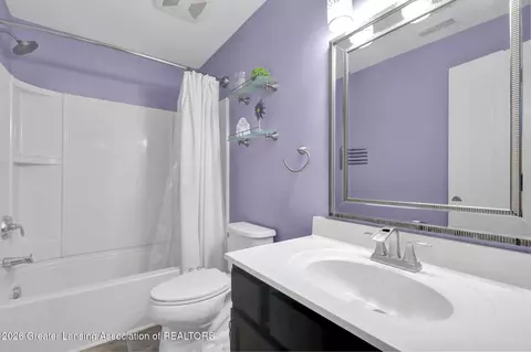 Bath - 1138 Matthaei Ct, Mason, MI 48854 photo 3 of 4
