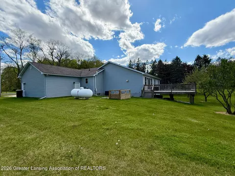 Exterior - 7920 Clark Rd, Grand Ledge, MI 48837 photo 8 of 10