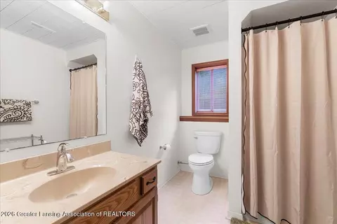 Bath - 12534 Houghton Dr, Dewitt, MI 48820 photo 3 of 3