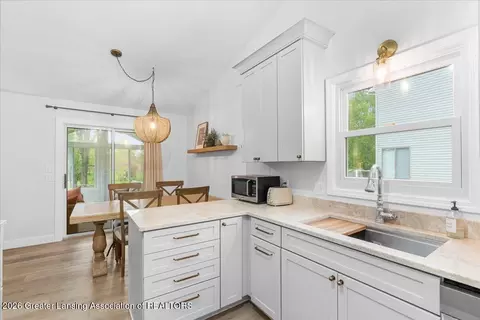 Kitchen - 12534 Houghton Dr, Dewitt, MI 48820 photo 3 of 4