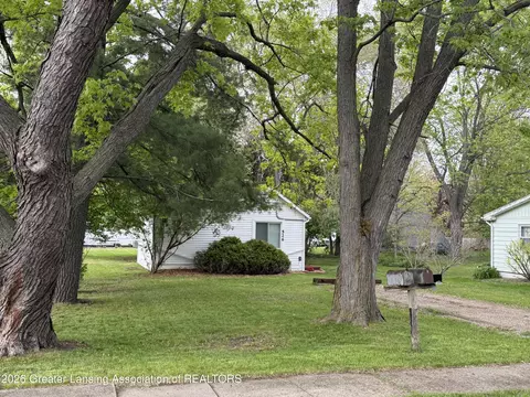 Exterior - 526 Clyde St, Owosso, MI 48867 photo 9 of 10