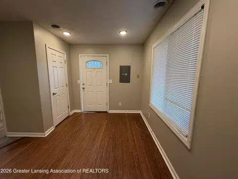 Entry Way - 526 Clyde St, Owosso, MI 48867 photo 1 of 2