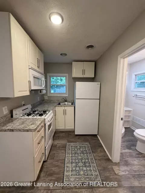 Kitchen - 526 Clyde St, Owosso, MI 48867 photo 1 of 2