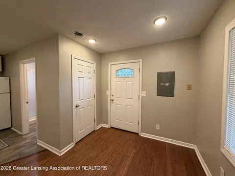 Entry Way - 526 Clyde St, Owosso, MI 48867 photo 2 of 2
