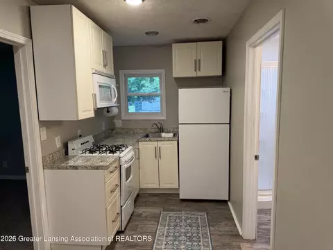 Kitchen - 526 Clyde St, Owosso, MI 48867 photo 2 of 2