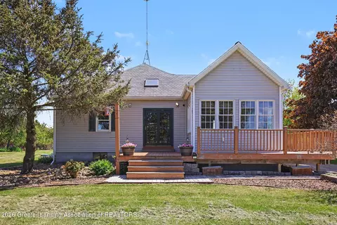 2426 E Colony Rd, Saint Johns, MI 48879