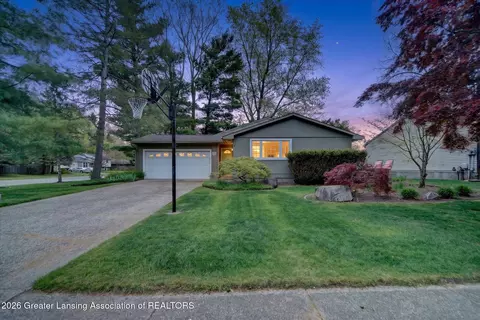 6310 Sunhollow Ln, Haslett, MI 48840