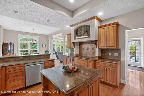 Kitchen - 1800 Wilderness Dr, Dewitt, MI 48820 photo 4 of 7