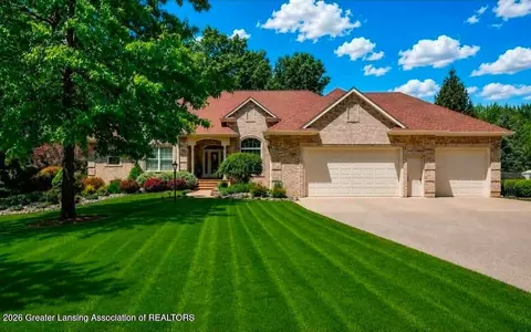 1800 Wilderness Dr, Dewitt, MI 48820