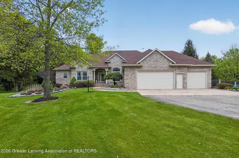 Exterior - 1800 Wilderness Dr, Dewitt, MI 48820 photo 4 of 13