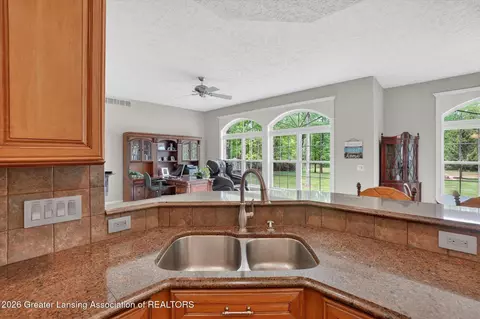 Kitchen - 1800 Wilderness Dr, Dewitt, MI 48820 photo 3 of 7