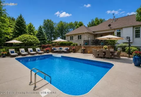 Exterior - 1800 Wilderness Dr, Dewitt, MI 48820 photo 5 of 13