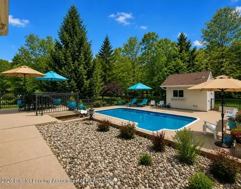 Exterior - 1800 Wilderness Dr, Dewitt, MI 48820 photo 6 of 13