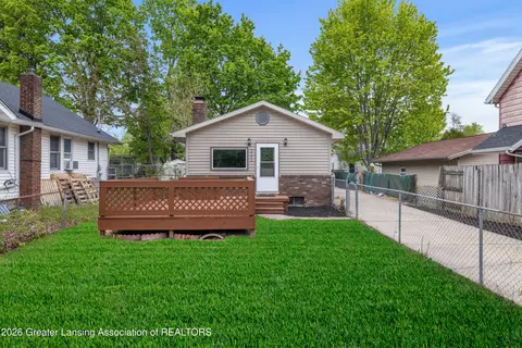2506 W Washtenaw St, Lansing, MI 48917