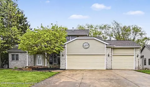 5810 Cartago Dr, Lansing, MI 48911